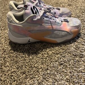 Jordan men’s shoes size 7 only worn one time clean very good condition.